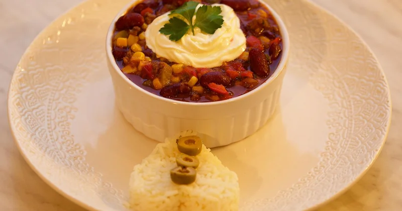 Chili sin carne aux haricots rouges : version végétarienne, vegan et sans piment