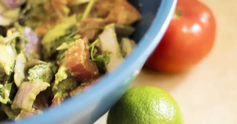 Guacamole authentique épicé à l'avocat : la recette qui déchire